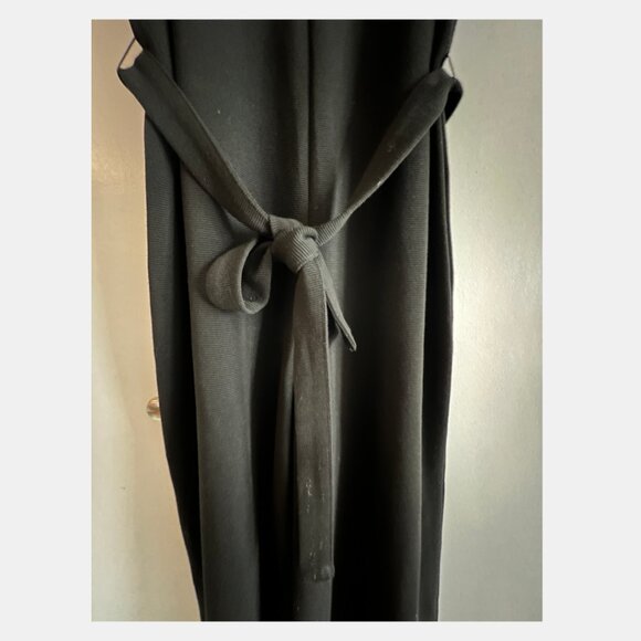 OLD NAVY - Sleeveless V-Neck Wide-Leg Jumpsuit - Picture 6 of 11